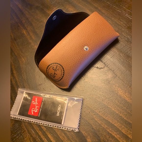 Ray-Ban Sunglasses Case - Picture 1 of 4